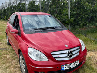 Mercedes B-Class foto 2