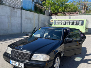 Mercedes C-Class foto 3