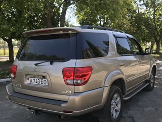 Toyota Sequoia foto 5