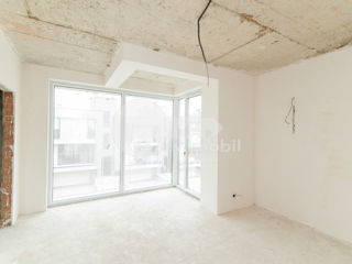 Duplex în 3 nivele, 320 mp + teren 3,2 ari, versiune albă, Botanica, 330000 € foto 14