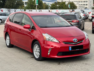 Toyota Prius v foto 5