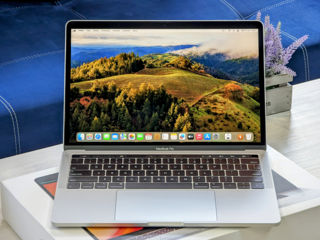 Как новый! MacBook Pro 13 2018 (Core i7-8559U/16Gb Ram/256Gb SSD/13.3" Retina)