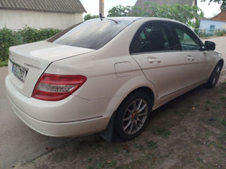 Mercedes C-Class foto 2