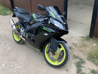 Kawasaki ZX-6R foto 2