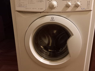 Indesit 5 kg 1600lei