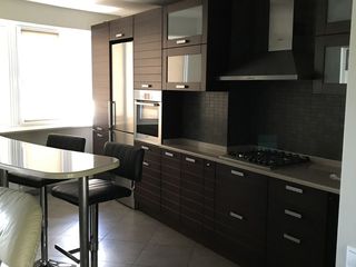 Apartament cu 3 odăi Centru . Clasa Premium foto 1