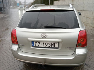 Toyota Avensis foto 2