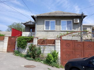 Casa in Ialoveni in centru, Schimb pe apartament Chisinau + bani foto 1