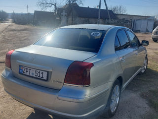 Toyota Avensis foto 2