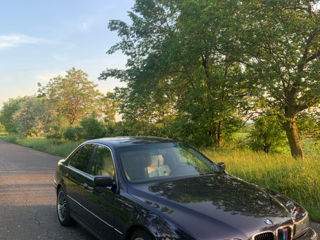 BMW 5 Series foto 4