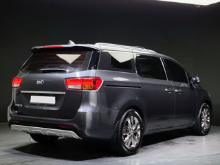 KIA Carnival foto 2