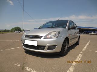 Ford Fiesta foto 2