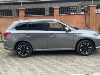 Mitsubishi Outlander foto 3