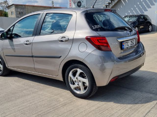 Toyota Yaris foto 1