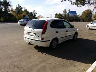 Nissan Almera Tino foto 4