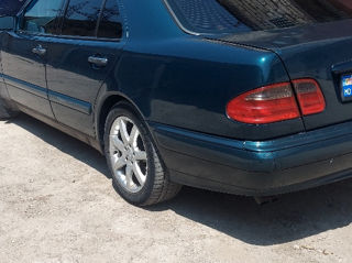 Mercedes E-Class foto 2