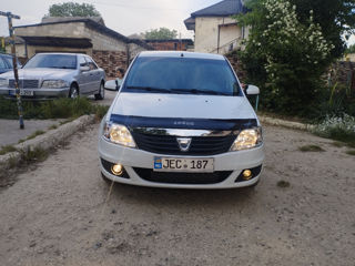 Dacia Logan фото 1