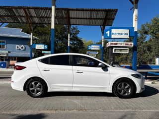 Hyundai Elantra foto 4