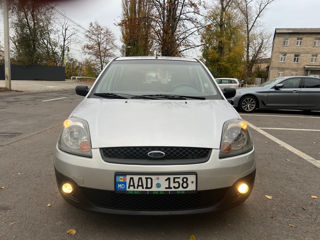 Ford Fiesta foto 2