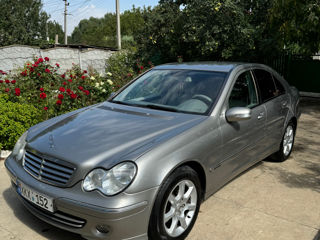 Mercedes C-Class foto 1