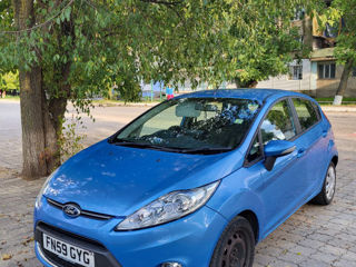 Ford Fiesta foto 2