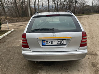 Mercedes C-Class foto 3