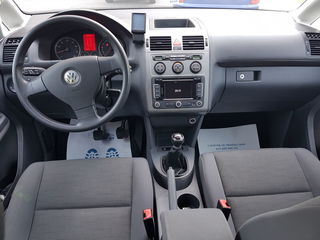 Volkswagen Touran foto 3