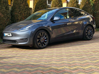 Tesla Model Y foto 6