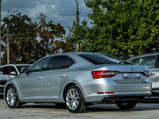 Skoda Superb foto 2