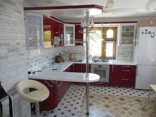 Big kitchen 2.1/2.4 m (Red-White). Posibil în credit!! foto 1