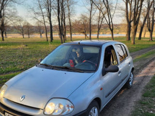 Renault Clio foto 1