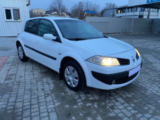 Renault Megane foto 2