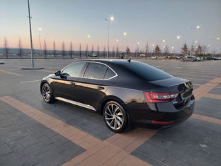 Skoda Superb foto 2