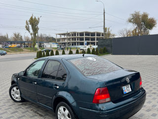 Volkswagen Jetta foto 4