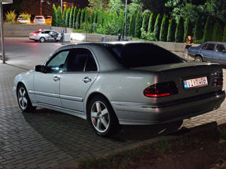 Mercedes E-Class foto 3