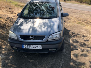 Opel Zafira foto 1