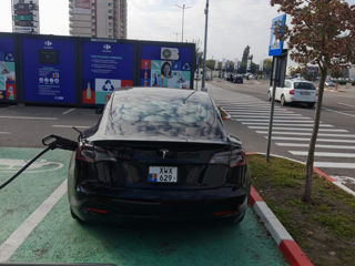 Tesla Model 3 foto 2