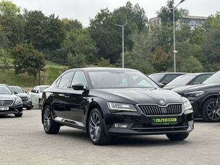 Skoda Superb foto 2