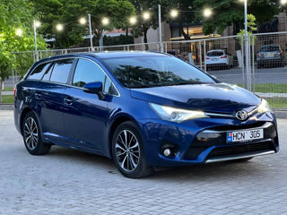 Toyota Avensis foto 2