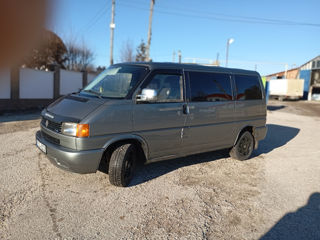 Volkswagen Caravelle foto 2