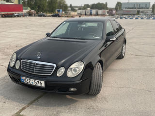 Mercedes E-Class foto 1