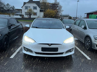 Tesla Model S foto 1