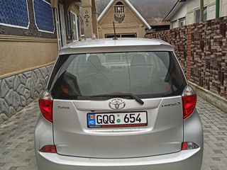 Toyota Verso-S foto 2