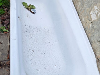 Чугунная ванна,умывальник с тумбой навесной и зеркало foto 1