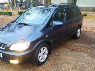 Opel Zafira foto 2