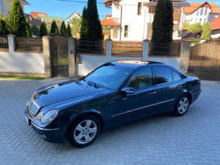 Mercedes E-Class foto 1