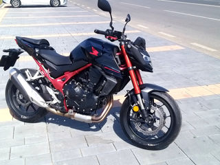 Honda CB750 Hornet 2023 foto 2