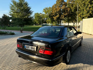 Mercedes E-Class foto 3