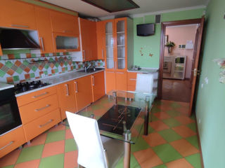 Apartament cu 2 camere, 70 m², Botanica, Chișinău foto 3