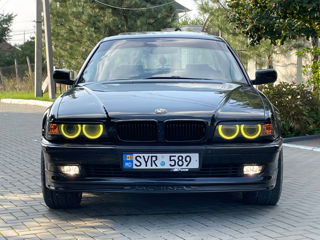 BMW 7 Series foto 2